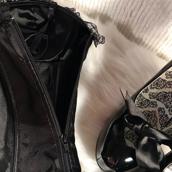 Medium black satin corset - Picture 5 of 6